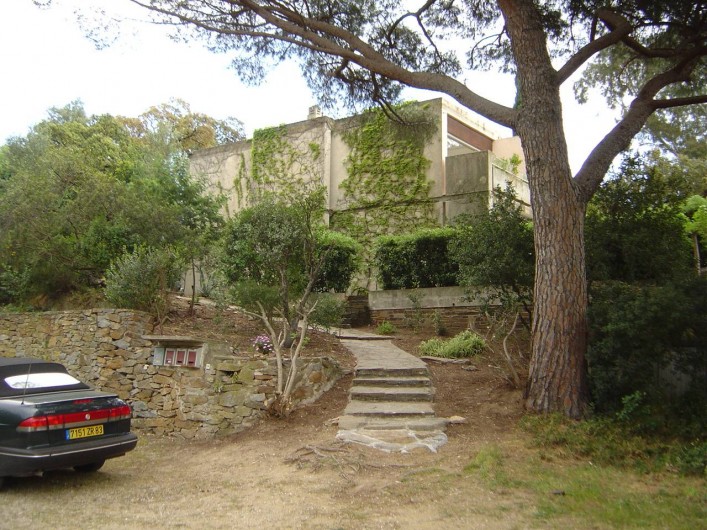 Location de vacances - Appartement à Le Lavandou - entrée et parking