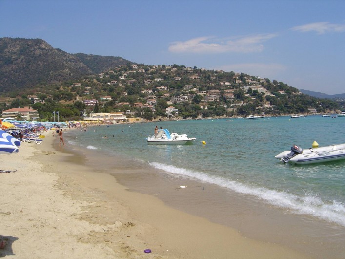 Location de vacances - Appartement à Le Lavandou - grande plage
