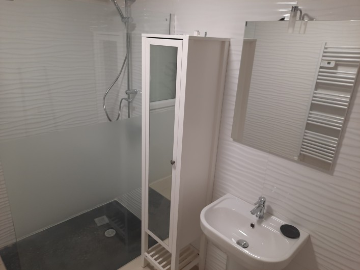 Location de vacances - Gîte à Bezinghem - salle d'eau