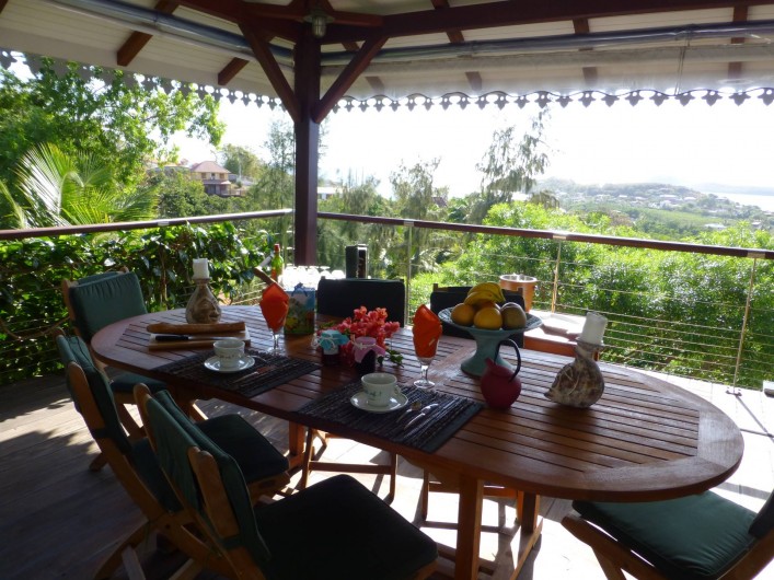Location de vacances - Gîte à Le François - Carbet espace repas face a la mer.
