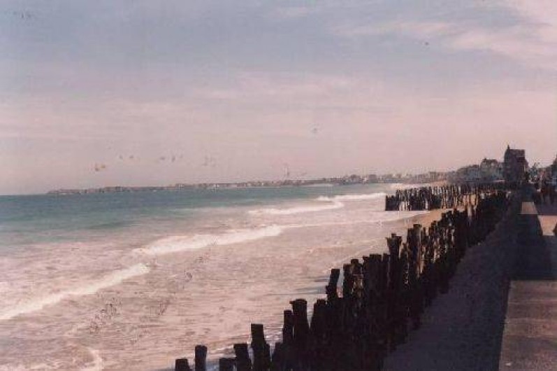 Location de vacances - Appartement à Saint-Malo - plage du sillon avec ses pieux