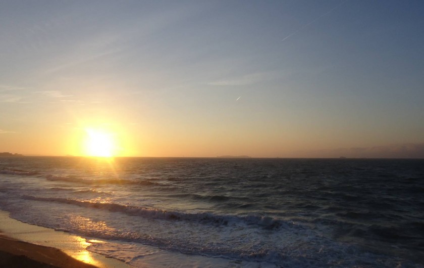 Location de vacances - Appartement à Saint-Malo - coucher de soleil plage du Sillon