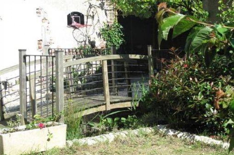 Location de vacances - Villa à Saint-Nicolas-des-Motets - basin aquatique avec poissons