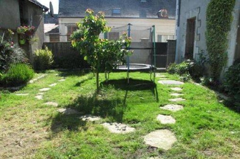 Location de vacances - Villa à Saint-Nicolas-des-Motets - terrasse et aire des jeux