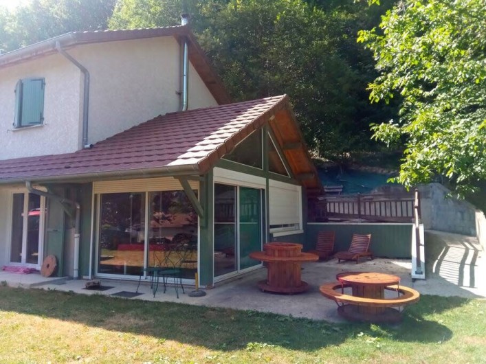 Location de vacances - Villa à Paladru - Jardin et terrasse