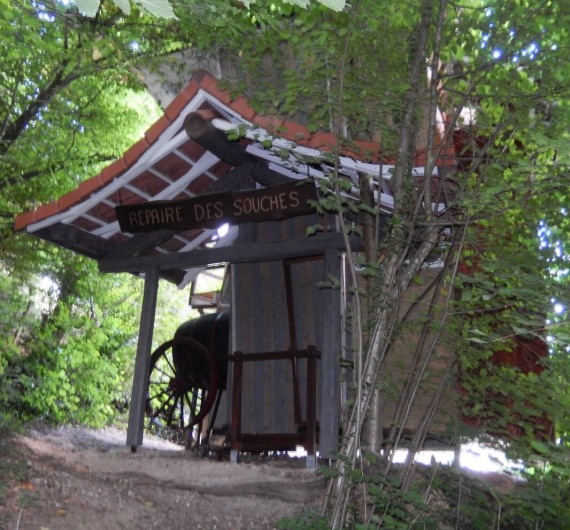 Location de vacances - Villa à Paladru - Entrée du "Repaire des souches"