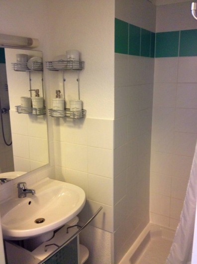 Location de vacances - Appartement à La Norma - Salle de bain 1 (douche et lavabo)