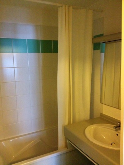 Location de vacances - Appartement à La Norma - Salle de bain 2 (baignoire et lavabo)