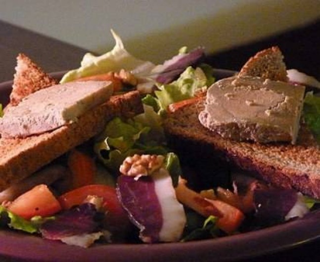 Location de vacances - Chambre d'hôtes à Seysses-Savès - Assiette de foie gras et magret séché