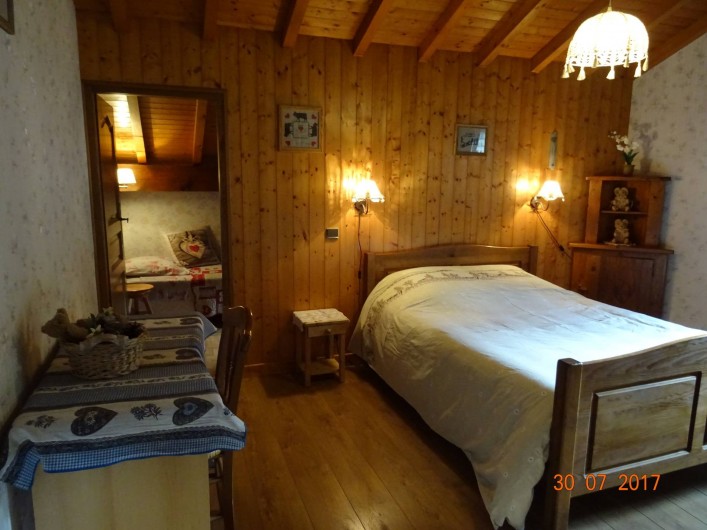 Location de vacances - Appartement à Cordon - Chambre 1 lit 140 porte communiquant  avec ch 2