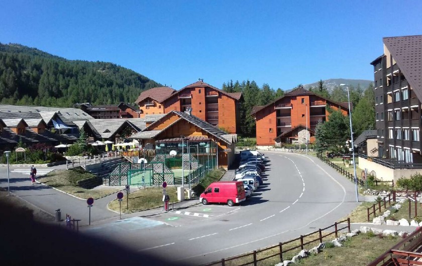 Location de vacances - Appartement à La Joue du Loup - Vue du balcon, le centre de station