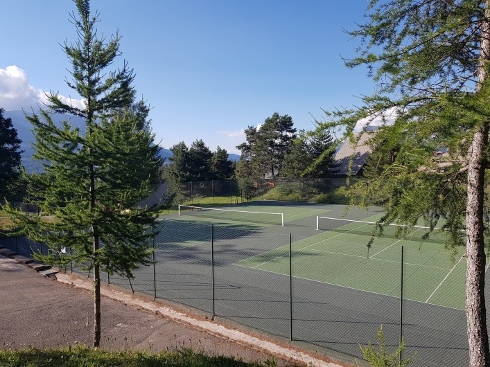 Location de vacances - Appartement à La Joue du Loup - Tennis