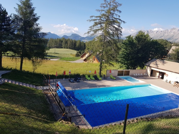 Location de vacances - Appartement à La Joue du Loup - la piscine chauffée en centre de station