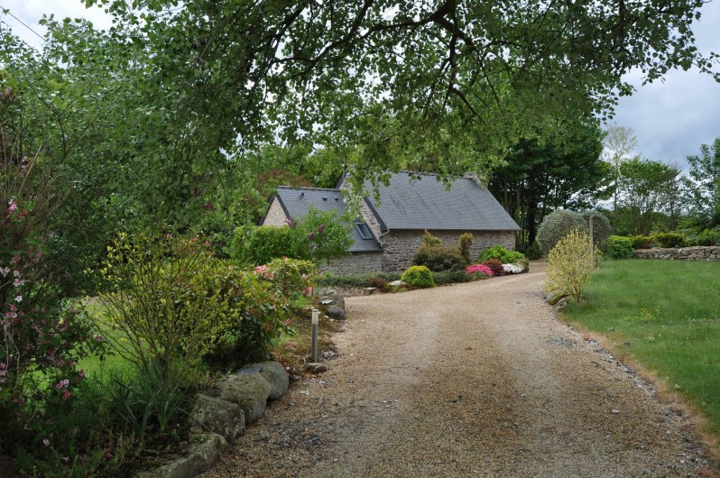 Location de vacances - Gîte à Lanvellec - Ty Nevez dans son écrin de verdure