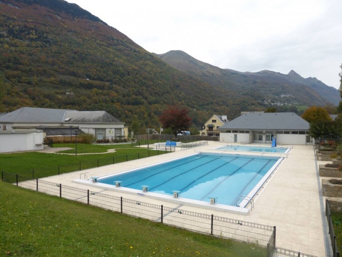 Location de vacances - Gîte à Esquièze-Sère - PISCNE MUNICIPALE    A    LUZ ST SAUVEUR 1 KM DU GÏTE