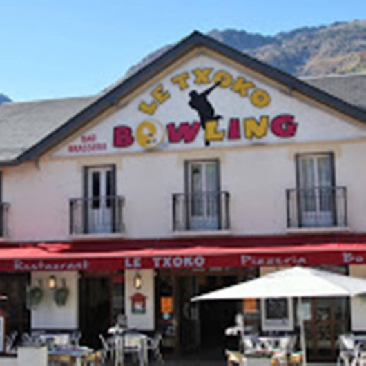 Location de vacances - Gîte à Esquièze-Sère - BOWLING      le Txoko  bar  / restaurant