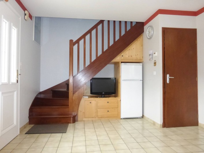Location de vacances - Gîte à Esquièze-Sère - Entrée intérieure  coin TV