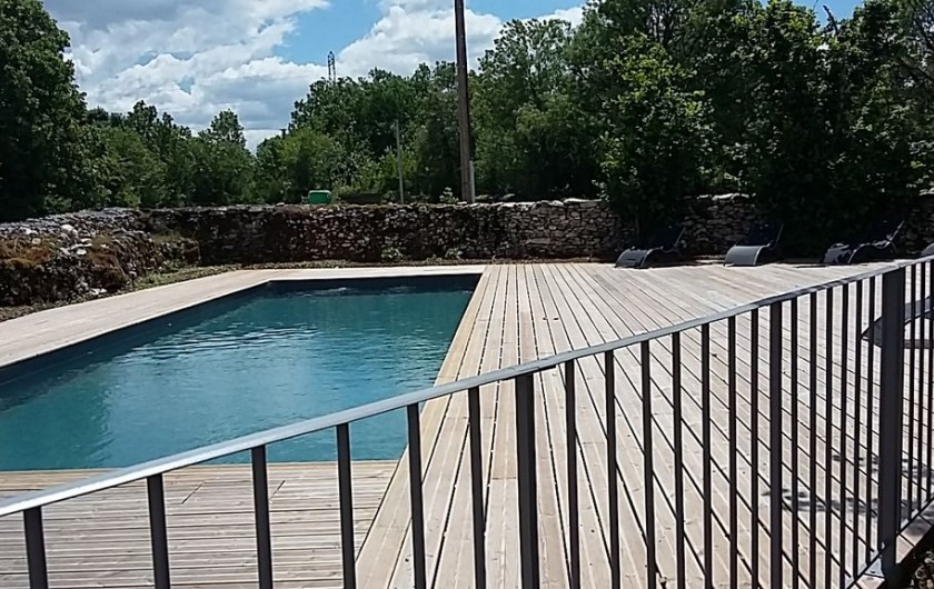 Location de vacances - Gîte à Saint-Antonin-Noble-Val - piscine clôturée aux normes en vigueur