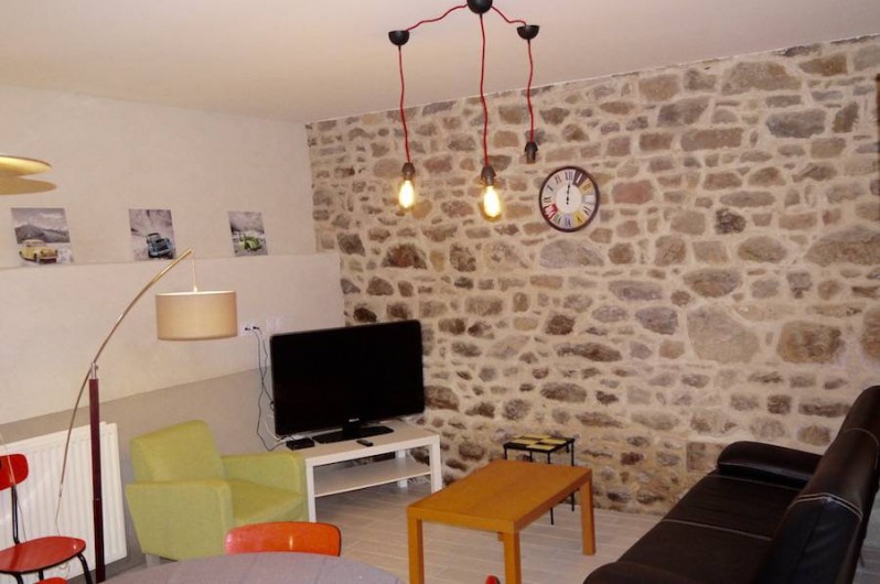 Location de vacances - Gîte à Bécherel - Salon avec téléviseur et borne wifi
