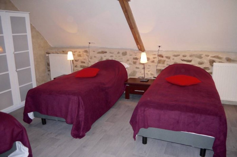 Location de vacances - Gîte à Bécherel - chambre 2 avec 3 lits simples ou 1 lit double et 1 lit simple