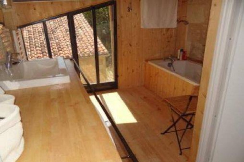 Location de vacances - Gîte à Festalemps - salle de bain