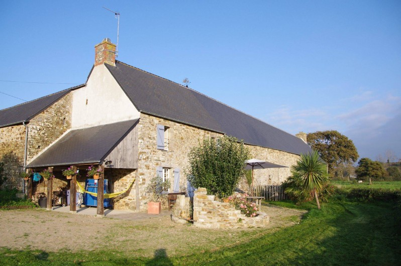 Location de vacances - Gîte à Surtainville - Cour fermée pour les jeux et pour les voitures