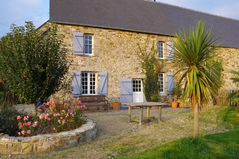 Location de vacances - Gîte à Surtainville - Terrasse exposée plein sud  n'oubliez pas la crème de protection