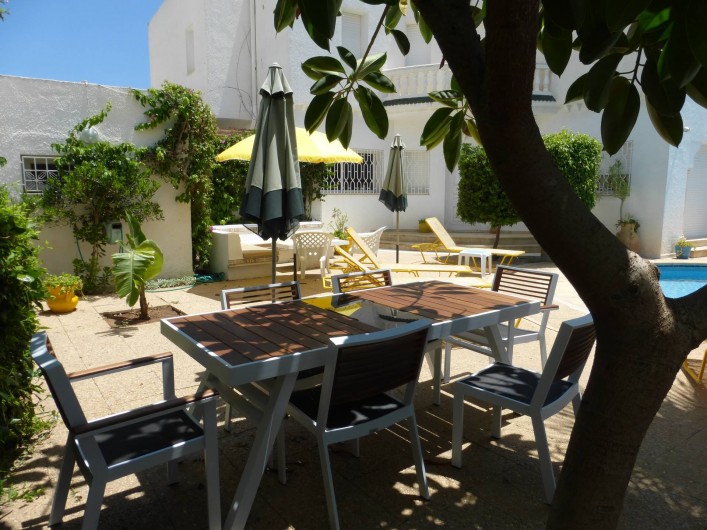 Location de vacances - Villa à Hammamet - Coin repas coté piscine