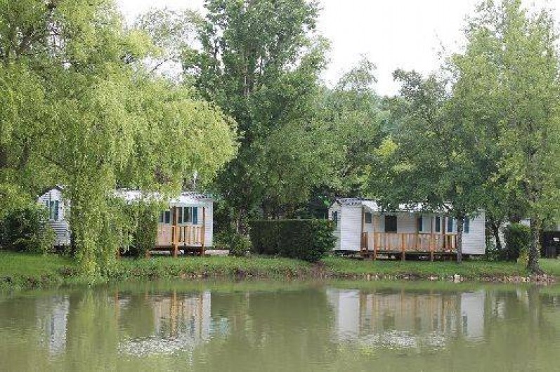 Location de vacances - Camping à Damiatte - mobil home en bord d'étang