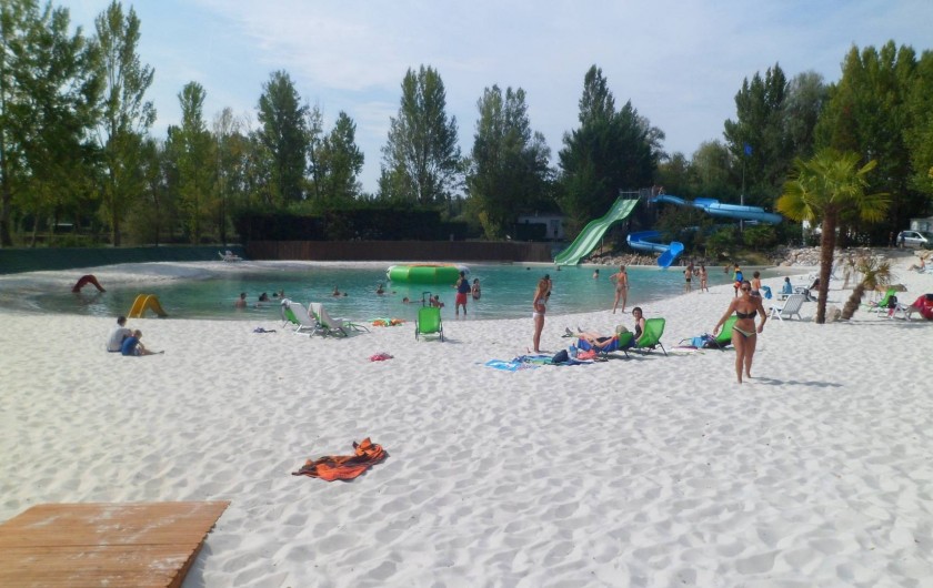 Location de vacances - Camping à Damiatte - notre lagon et sa plage de sable blanc