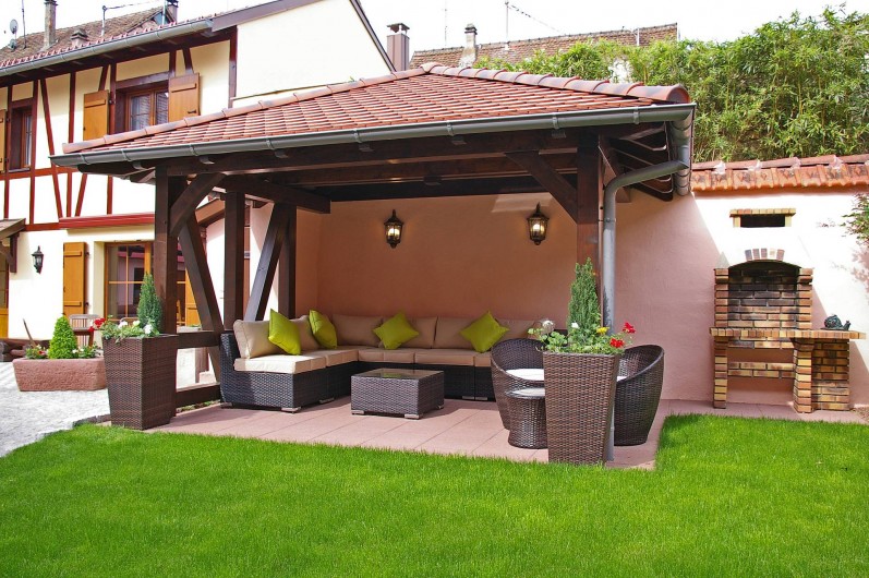 Location de vacances - Chambre d'hôtes à Beblenheim - Le jardin avec son espace détente