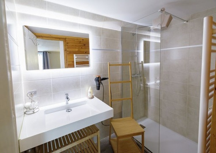 Location de vacances - Chambre d'hôtes à Gerbépal - Salle de Bain: Malle de Poste