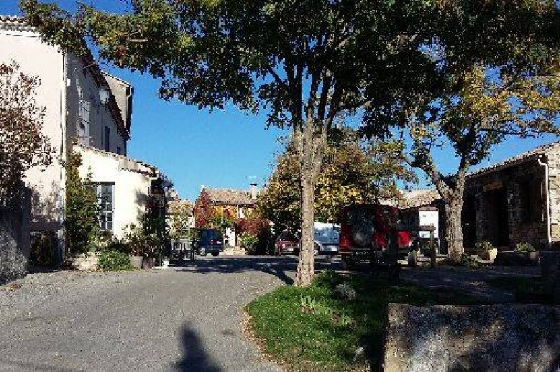 Location de vacances - Villa à Revest-des-Brousses - Place du village