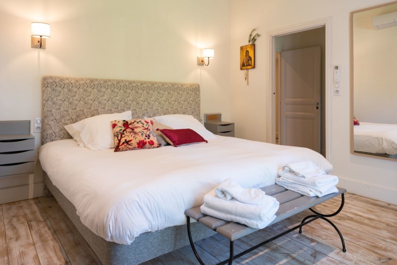 Location de vacances - Mas à Saint-Rémy-de-Provence - Chambre avec lit 200/200 et sa salle d'eau privée