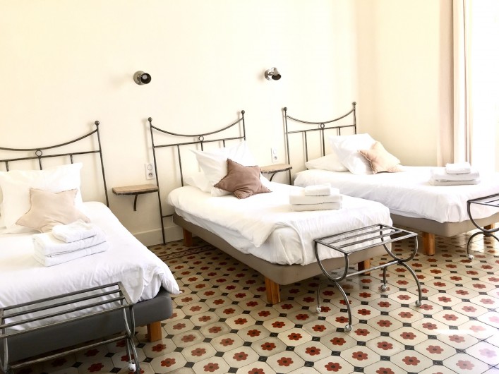 Location de vacances - Mas à Saint-Rémy-de-Provence - Une chambre avec 3 lits de 90/200 ( 1 er étage)