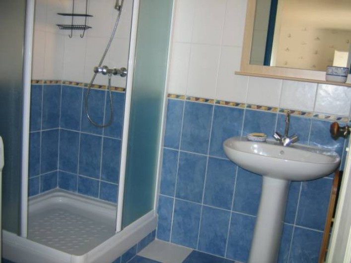 Location de vacances - Appartement à Argelès-Gazost - salle de bain indépendante