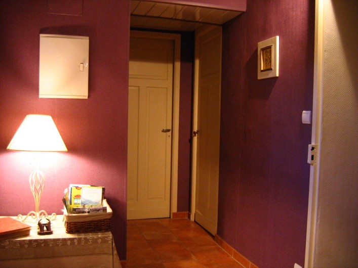 Location de vacances - Appartement à Argelès-Gazost - entrée en bas de l'escalier