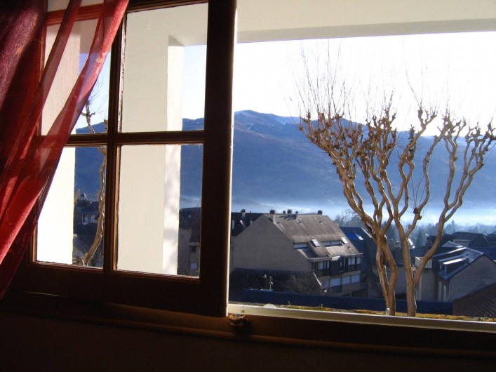 Location de vacances - Appartement à Argelès-Gazost - fenêtre de la salle à manger