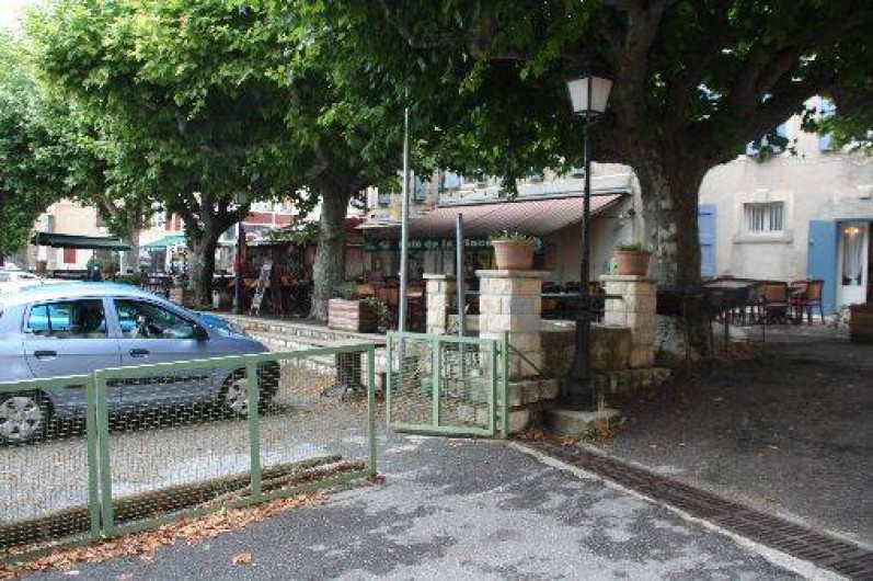 Location de vacances - Villa à Saint-Étienne-les-Orgues - Place du village