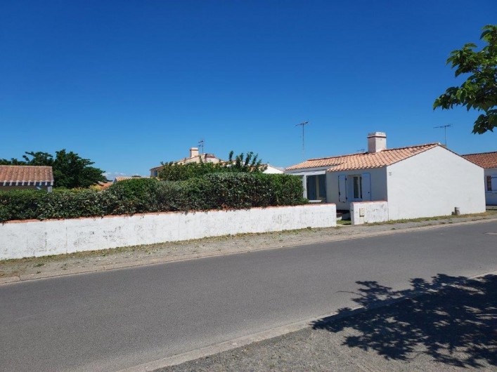 Location de vacances - Maison - Villa à Barbâtre - Coté Rue depuis la grande place