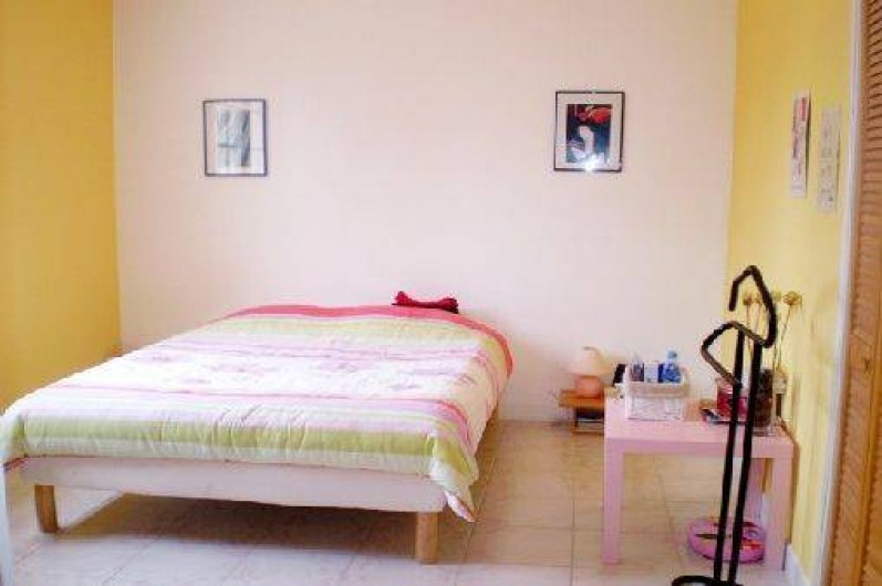 Location de vacances - Appartement à Éguilles - chambre de 15 m2, lit de 140 x 190, Placard de rgt pour Mme & placard Mr .