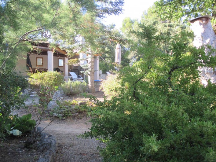 Location de vacances - Appartement à Éguilles - Des allées où l'on agréables !