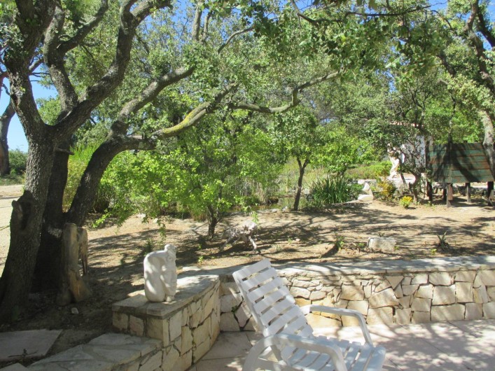 Location de vacances - Appartement à Éguilles - Un jardin où il fait bon vivre ! Soyez les bienvenus... Amanda et Jean-Pierre