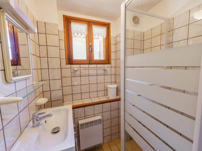 Location de vacances - Appartement à Saint-Véran - Salle de bain douche
