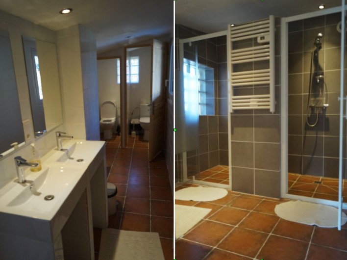 Location de vacances - Gîte à La Rochette - Une des salles d'eau du 6 pièces. Il contient 3 douches, 3 WC et 5 lavabos.