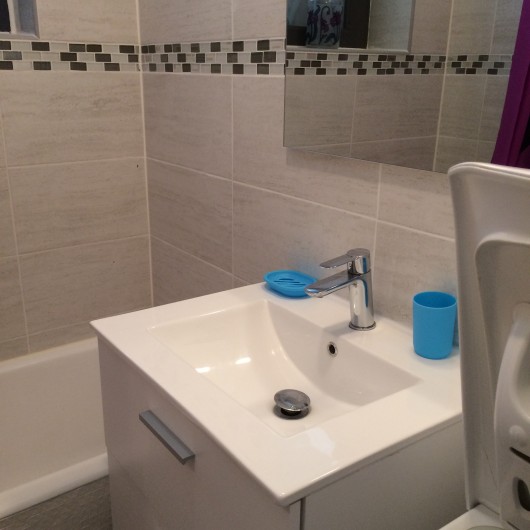 Location de vacances - Appartement à Argelès-sur-Mer - SALLE DE BAIN AVEC LE LAVE LINGE