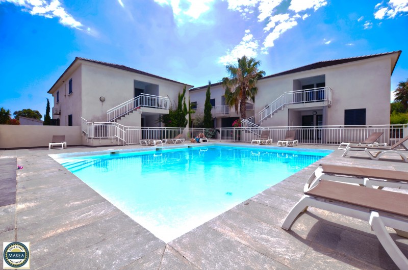 Location de vacances - Appartement à Santa-Lucia-di-Moriani - La piscine