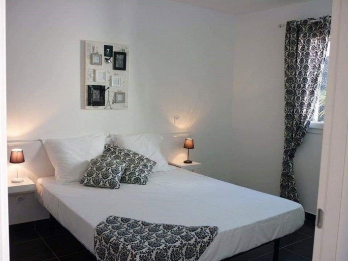 Location de vacances - Appartement à Santa-Lucia-di-Moriani - Chambre parentale