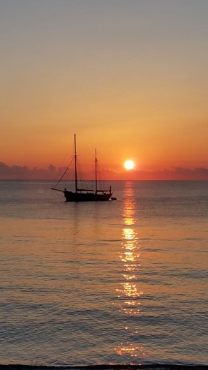 Location de vacances - Studio à Marseille - Coucher de soleil depuis la terrasse