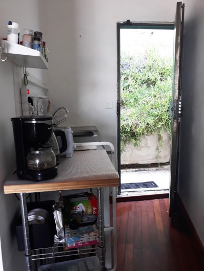 Location de vacances - Studio à Marseille - Coin cuisine et arrière du cabanon